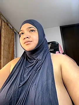 Snapshot of sweetmuslim01 chatting on 09/10/25, 10:54 sweetmuslim01 online show from 09/10/25, 10:54