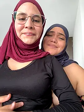 Snapshot of sweetmuslim01 chatting on 09/19/25, 03:45 sweetmuslim01 online show from 09/19/25, 03:45