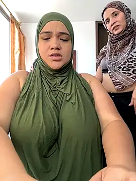 Snapshot of sweetmuslim01 chatting on 09/21/25, 03:35 sweetmuslim01 online show from 09/21/25, 03:35