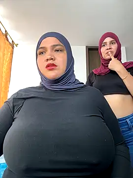 Snapshot of sweetmuslim01 chatting on 09/26/25, 04:11 sweetmuslim01 online show from 09/26/25, 04:11