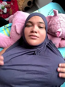 Snapshot of sweetmuslim01 chatting on 09/27/25, 04:23 sweetmuslim01 online show from 09/27/25, 04:23