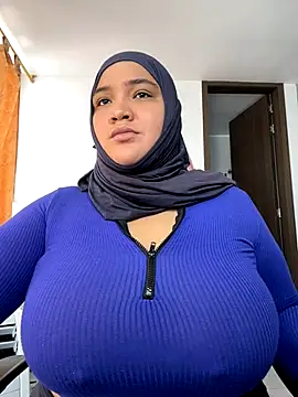 Snapshot of sweetmuslim01 chatting on 10/04/25, 04:27 sweetmuslim01 online show from 10/04/25, 04:27