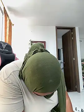 Snapshot of sweetmuslim01 chatting on 10/11/25, 05:11 sweetmuslim01 online show from 10/11/25, 05:11