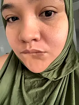 Snapshot of sweetmuslim01 chatting on 11/01/25, 04:20 sweetmuslim01 online show from 11/01/25, 04:20