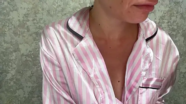 Angelinaa19 online show from 05/27/26, 08:11