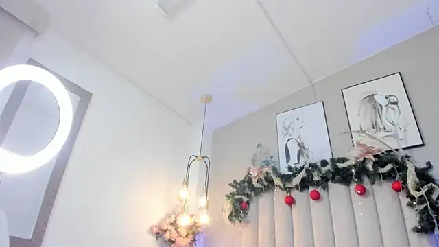 Snapshot of EmilyMiller_22 chatting on 11/22/25, 03:22 EmilyMiller 22 online show from 11/22/25, 03:22