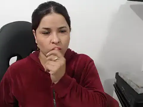 Snapshot of karol_loveet chatting on 11/06/25, 08:32 karol loveet online show from 11/06/25, 08:32