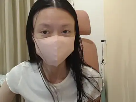 Lil-Cherries online show from 04/11/26, 02:43