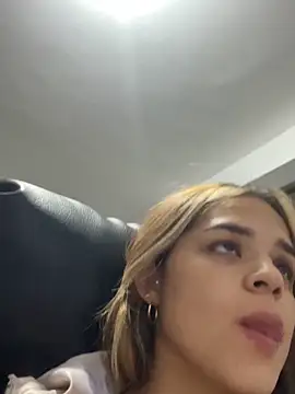 Snapshot of Sara__Secret chatting on 11/21/25, 03:38 Sara Secret online show from 11/21/25, 03:38