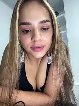 Snapshot of Sara__Secret chatting on 12/16/25, 09:20 Sara Secret online show from 12/16/25, 09:20