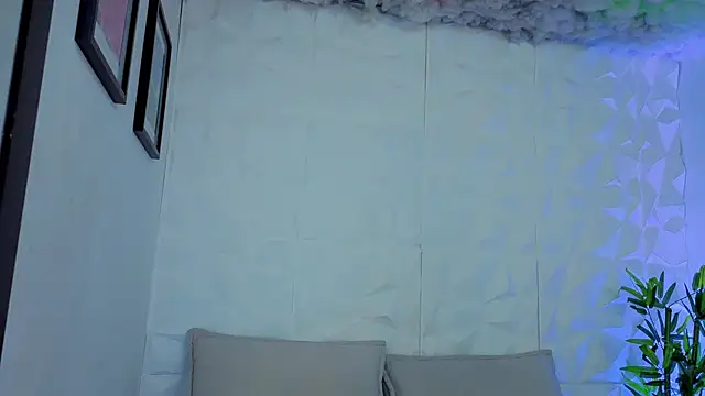 AuroraLanee  online show from 12/02/25, 08:15