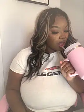 Snapshot of Fxncymuse chatting on 02/24/26, 07:23 Fxncymuse online show from 02/24/26, 07:23