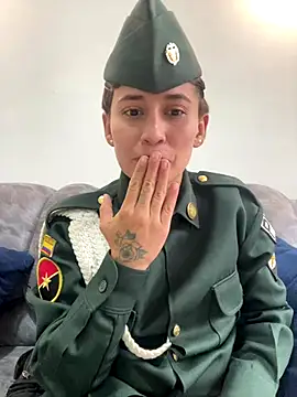 Miia Hoot online show from 11/23/25, 02:39