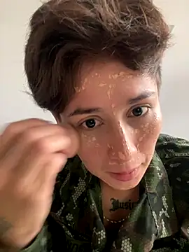 Miia Hoot online show from 11/25/25, 02:06