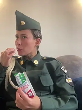 Miia Hoot online show from 11/28/25, 03:04