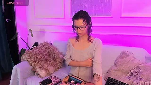 AliceMadnes online show from 02/08/26, 12:30