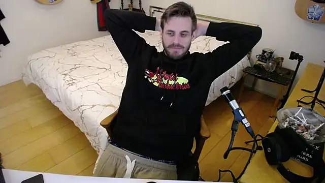 skatejocke online show from 12/04/25, 11:30