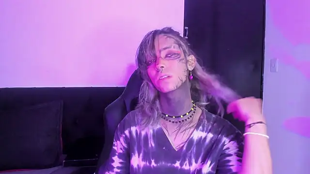 luxiel  online show from 11/15/25, 10:48