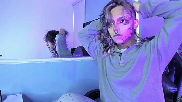 luxiel  online show from 11/25/25, 10:32