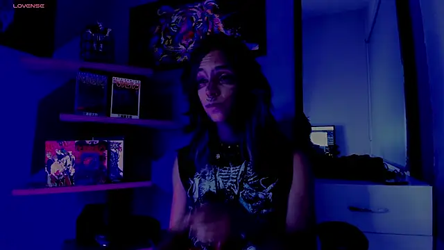 luxiel  online show from 12/04/25, 10:40