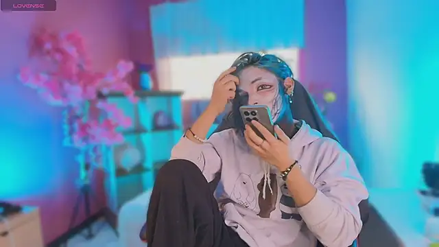 luxiel  online show from 03/27/26, 09:36