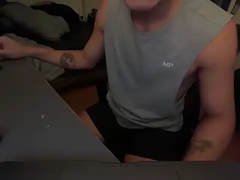 Snapshot of OceanCandy chatting on 12/15/25, 04:00 OceanCandy online show from 12/15/25, 04:00