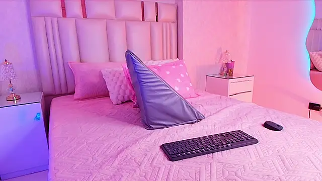 Snapshot of alanarose18 chatting on 11/20/25, 07:13 alanarose18 online show from 11/20/25, 07:13