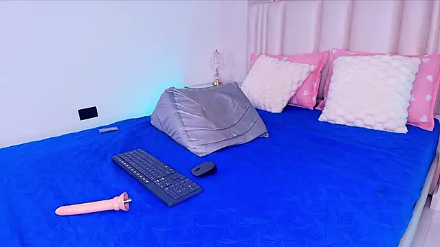 alanarose18 online show from 02/11/26, 07:19