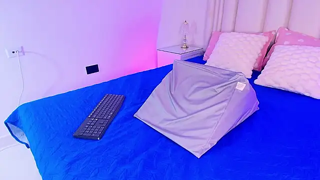 alanarose18 online show from 02/23/26, 07:22