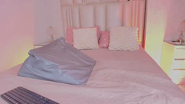 alanarose18 online show from 02/26/26, 07:24