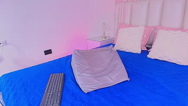 alanarose18 online show from 04/11/26, 07:18