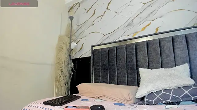 emma bloom  online show from 11/15/25, 12:56