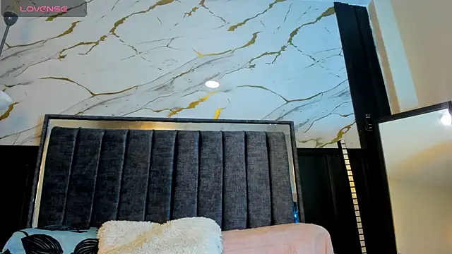 emma bloom  online show from 11/21/25, 01:10