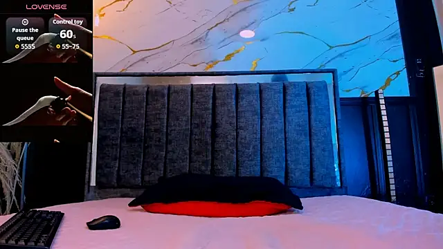 emma bloom  online show from 11/23/25, 01:44