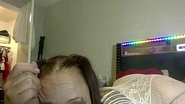 Snapshot of nikkibae33 chatting on 06/17/26, 01:45 nikkibae33 online show from 06/17/26, 01:45