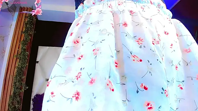 AnnaRouseQueen online show from 04/07/26, 10:31