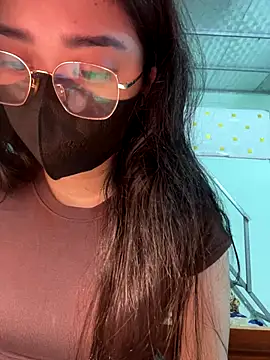 Lynn-122 online show from 11/13/25, 12:20