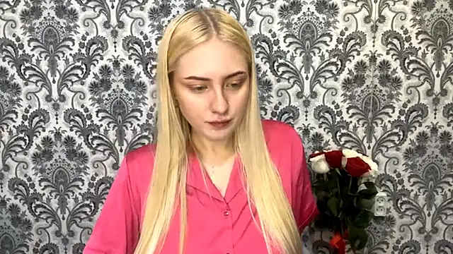 PhebeHals online show from 11/18/25, 01:04