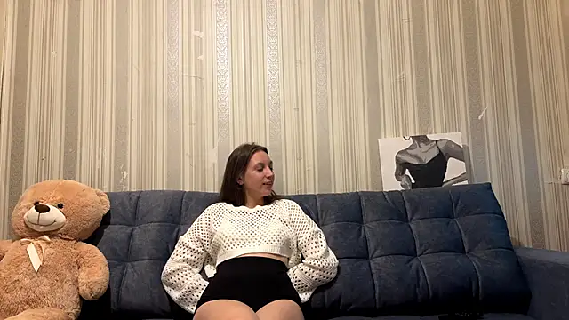 Snapshot of CarliBatas chatting on 11/15/25, 03:08 CarliBatas online show from 11/15/25, 03:08