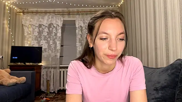 Snapshot of CarliBatas chatting on 11/28/25, 05:04 CarliBatas online show from 11/28/25, 05:04