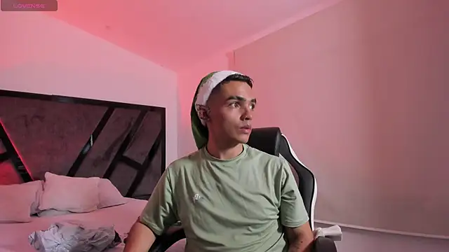 NicoKingg  online show from 12/16/25, 04:17