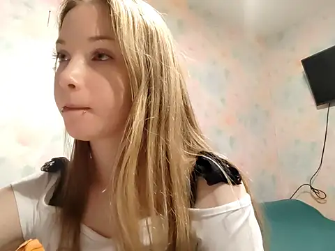 Snapshot of BarkySedna chatting on 11/23/25, 02:44 BarkySedna online show from 11/23/25, 02:44