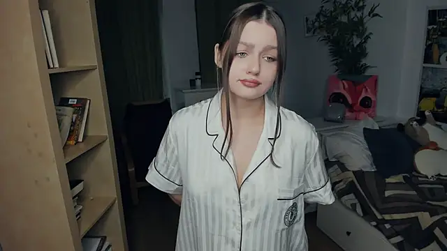 Snapshot of RosseLavish chatting on 11/24/25, 08:14 RosseLavish online show from 11/24/25, 08:14