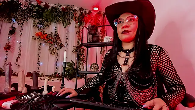 Halley Ravenn online show from 04/15/26, 08:53