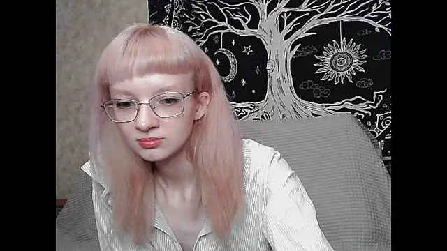 Snapshot of LixLee chatting on 11/21/25, 09:13 LixLee online show from 11/21/25, 09:13