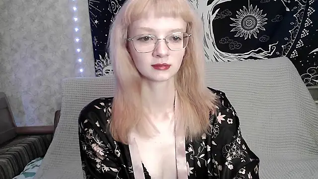 Snapshot of LixLee chatting on 11/29/25, 12:02 LixLee online show from 11/29/25, 12:02