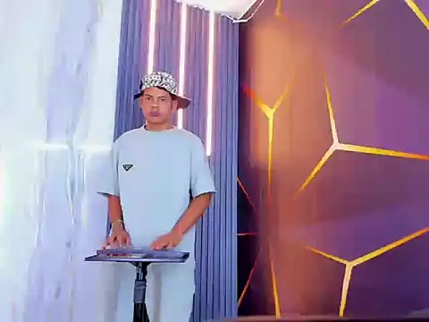 Tommy bigcock19 online show from 11/12/25, 06:19