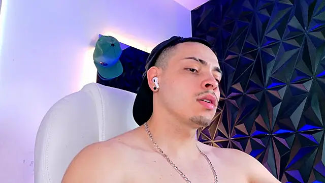 Maxwell Dupont online show from 12/04/25, 04:05