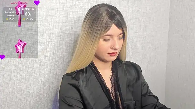 Snapshot of Cherry_B1isss chatting on 11/26/25, 08:10 Cherry B1isss online show from 11/26/25, 08:10