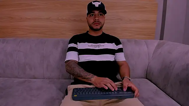 Snapshot of 4ndrees_ chatting on 11/13/25, 07:13 4ndrees online show from 11/13/25, 07:13